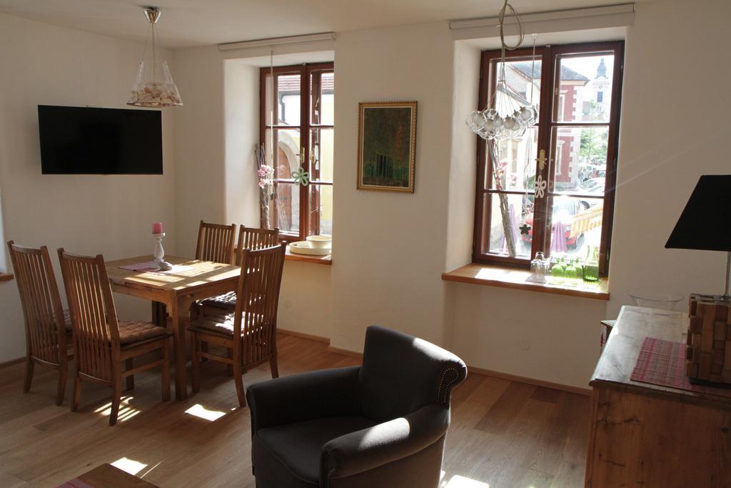 unser rosa Haus für Sie Rust Zimmer foto